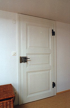 Eine beispielhafte restaurierte Zimmertren